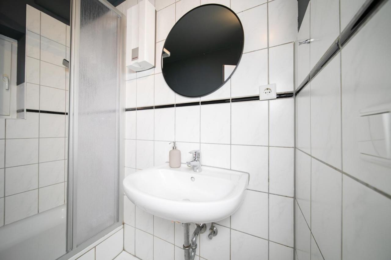 Favorite Stays - Suite And More - Westfeld นอยส์ ภายนอก รูปภาพ